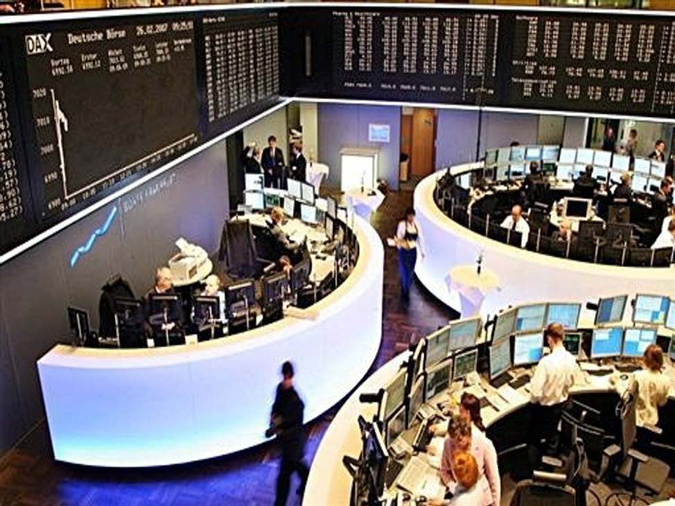 European indices close sharply lower after reversing earlier gains